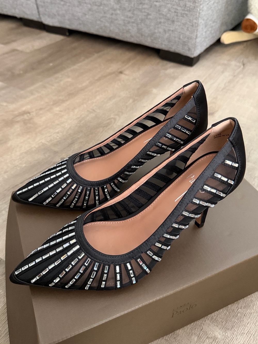 NIB Linea Paolo Paola Mesh Beaded Satin Stiletto Pumps Black 7.5